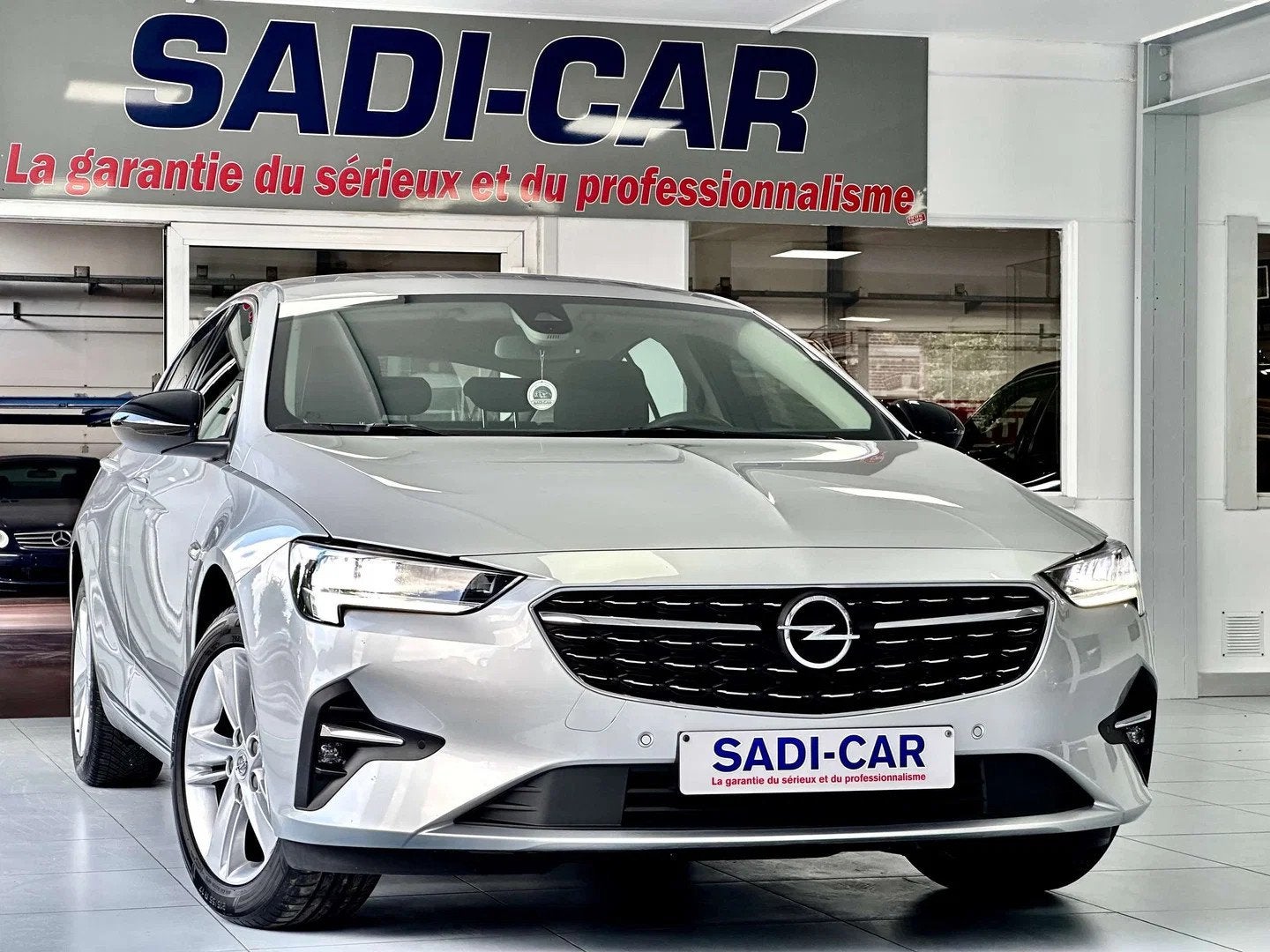 Opel Insignia Grand Sport 1.5 Turbo D 122cv - ETAT NEUF, Auto's, 90 kW, Gebruikt, 1725 kg, Bedrijf