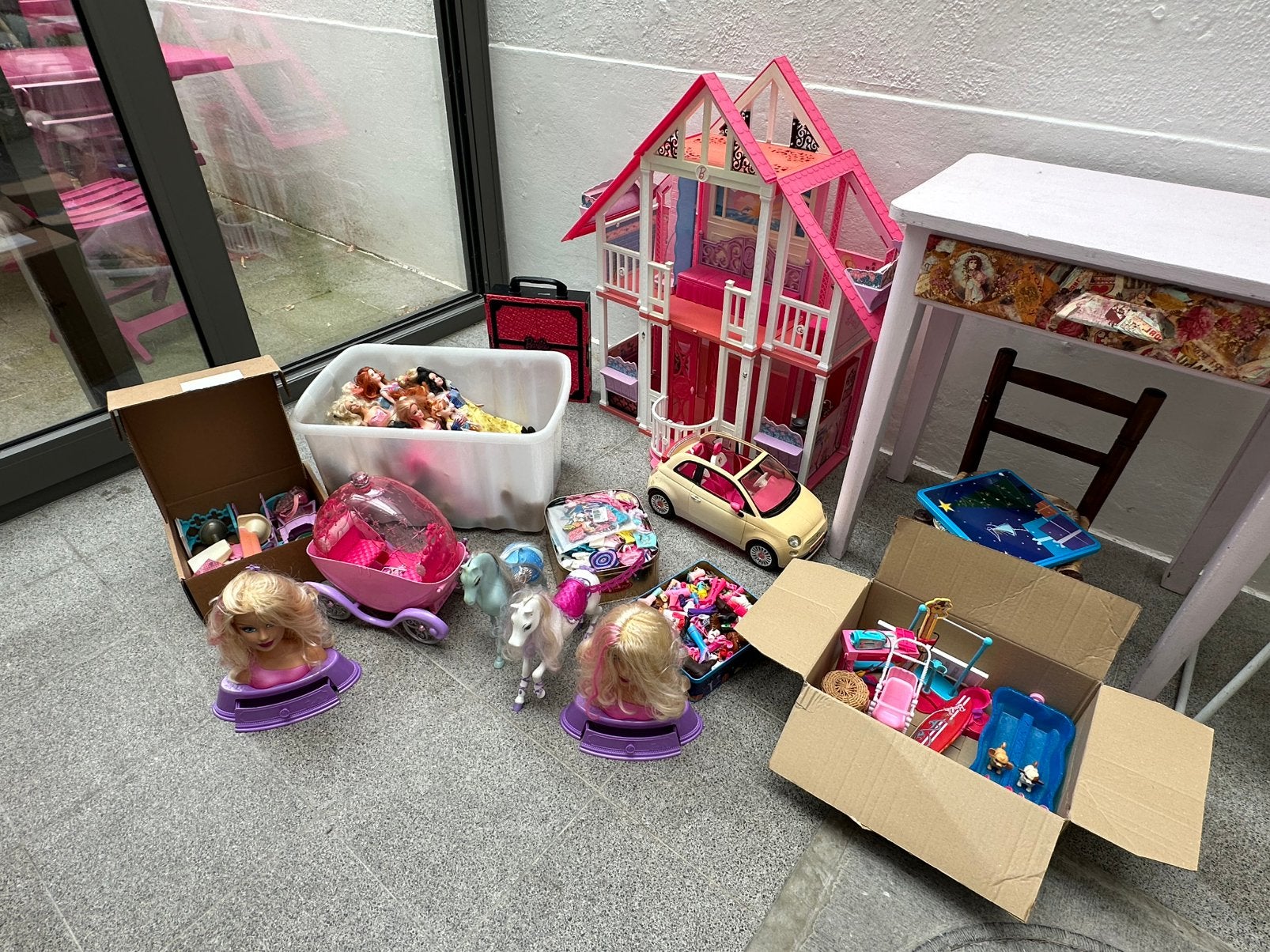 Lot de barbies, maison, voiture et accessoires, Enfants & Bébés, Enlèvement, Utilisé, Accessoires