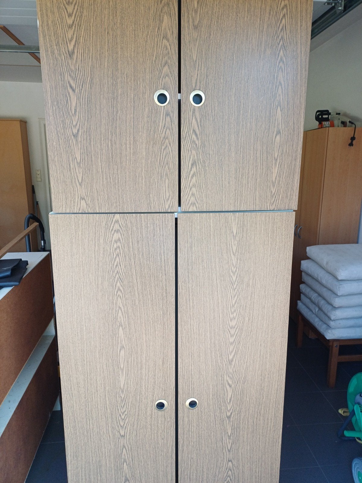 Grote opbergkast 210 cm hoog, 80 cm breed en 40 cm diep, Huis en Inrichting, Ophalen