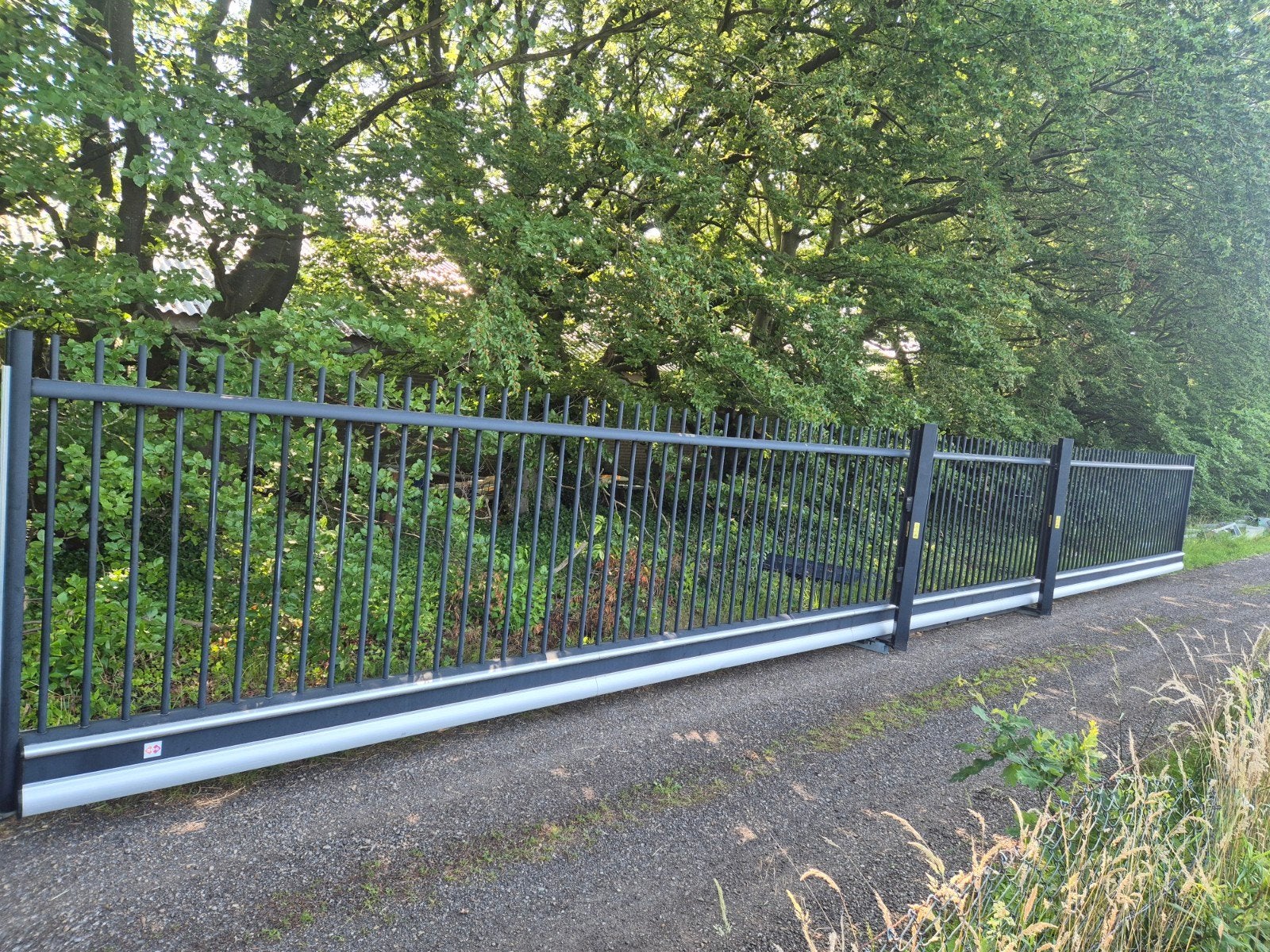 vrijdr. elek. schuifpoort 12 mtr doorgang,2 mtr hoog,zwart, Tuin en Terras, Ophalen, Aluminium