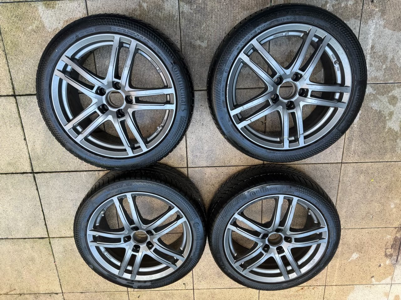 4 pneus d'hiver Continental 225/45 R18 95V XL+jantes 18 inch, Pneus hiver, Enlèvement, Pneu(s), 18 pouces