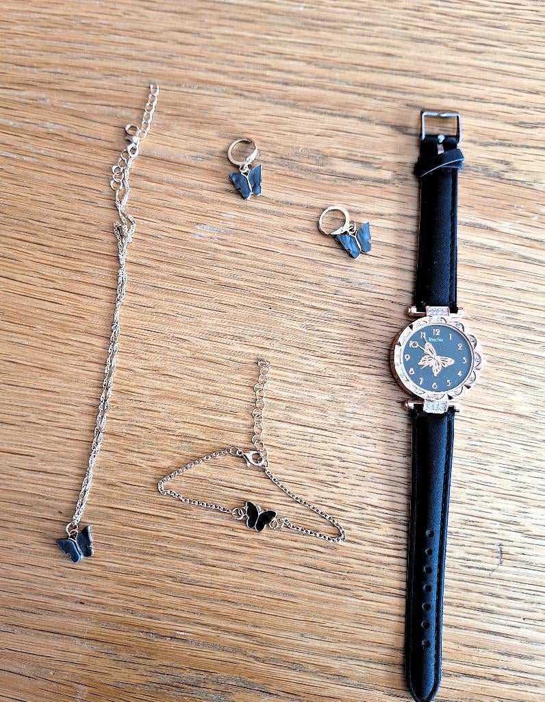 Nieuwe set : uurwerk, halsketting , armband en oorringen, Handtassen en Accessoires, Horloges | Dames, Ophalen, Nieuw