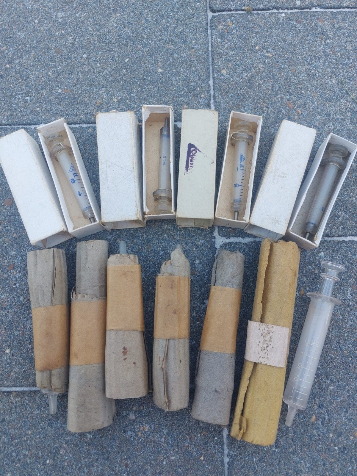 Lot de seringues du corps médical de l'armée américaine pend, Bijoux, Sacs & Beauté, Beauté | Cosmétiques & Maquillage, Enlèvement ou Envoi