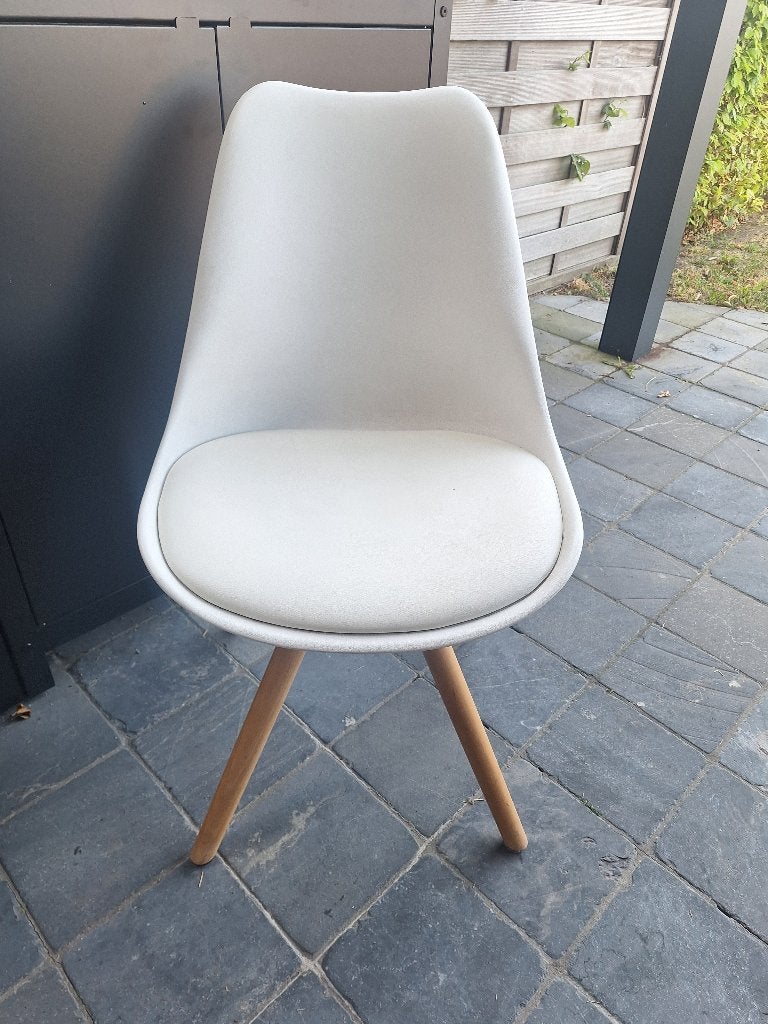 Stoelen - wit met licht houten poten, Huis en Inrichting, Stoelen, Gebruikt, Wit, Vier, Scandinavische stijl - modern