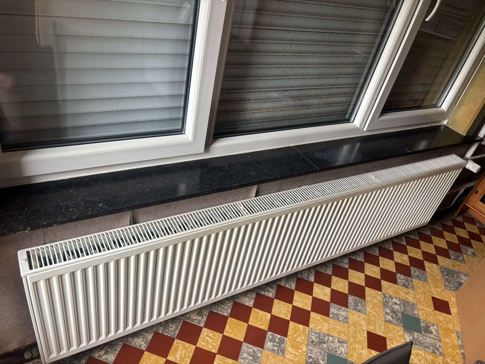 Bureau avec radiateur, Bricolage & Construction, Comme neuf, Enlèvement, 150 cm ou plus, Radiateur