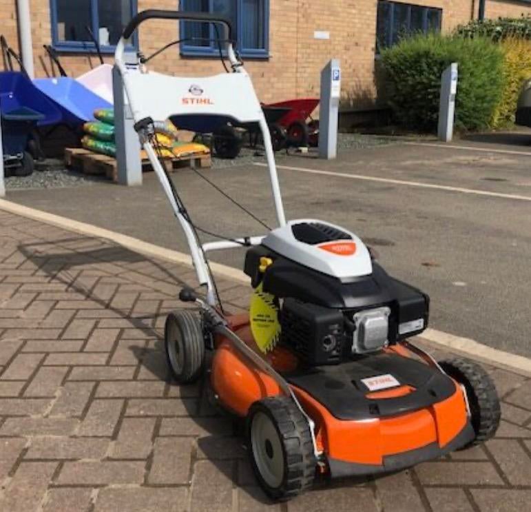 À louer tondeuse mulching RM 4 R STIHL, Tuin en Terras, Grasmaaiers, Ophalen of Verzenden, Zo goed als nieuw