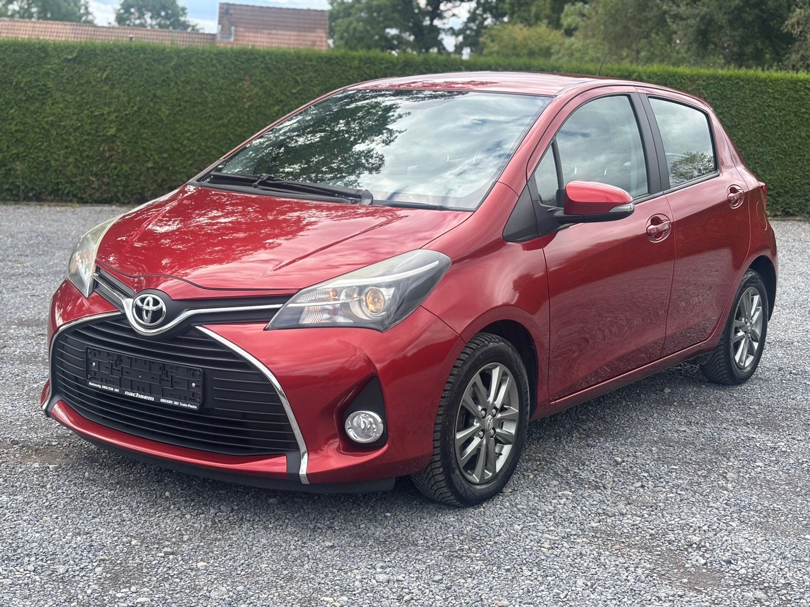 Toyota yaris 2015 129 000 km 1.0 esence, Autos, Rouge, Euro 5, Achat, Entreprise