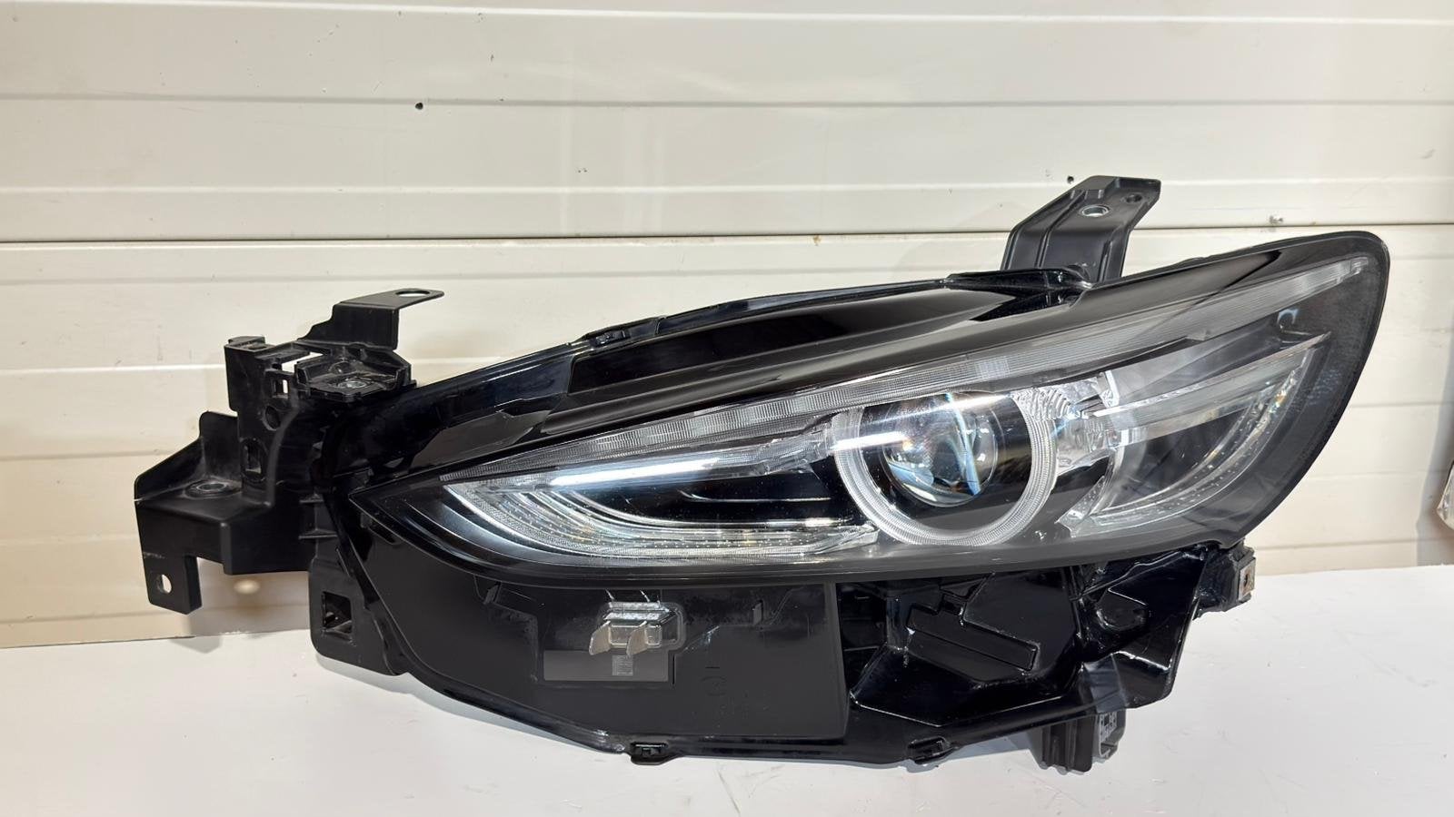 Mazda 6 LED linker koplamp links GSJ451041C, Auto-onderdelen, Gebruikt, Shinchi, Fuchu-Cho 3-1
730-8670  Hiroshima, Mazda Motor Corporation