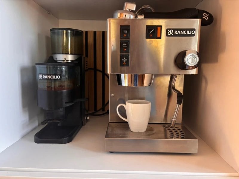 Rancilio Silvia V3 espressomachine met Rocky Doser molen, Espresso apparaat, Gemalen koffie, Ophalen of Verzenden, Zo goed als nieuw