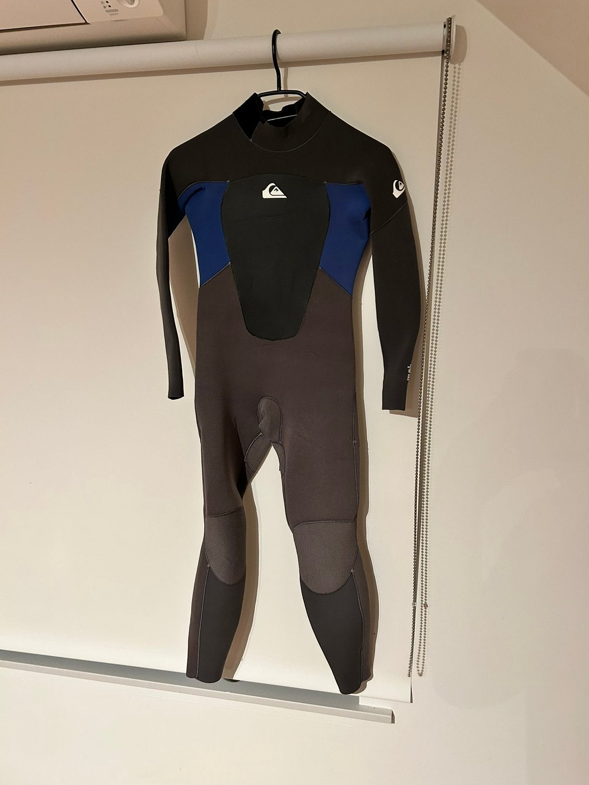 Combinaison Quiksilver 10 ans, Sports nautiques & Bateaux, Vêtements nautiques, Enlèvement, Comme neuf, Combinaison étanche