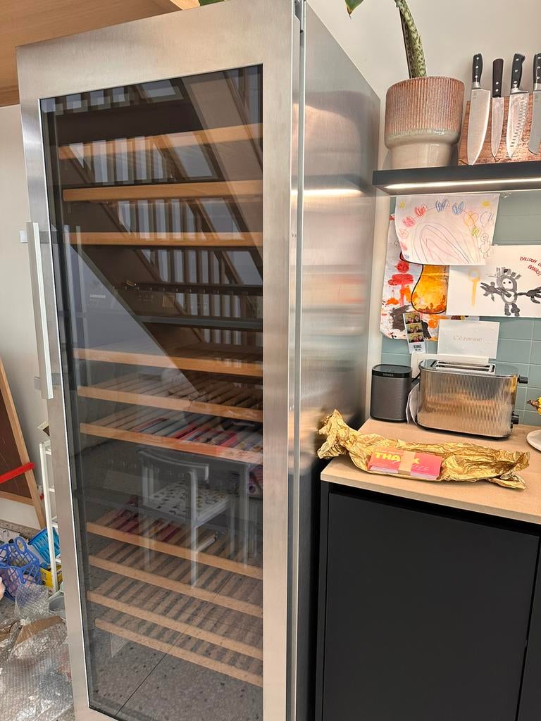 wijnkast Liebherr Vinidor 178 flessen – Nieuwprijs +€4.000, Elektronische apparatuur, Koelkasten en IJskasten, Ophalen, Zo goed als nieuw