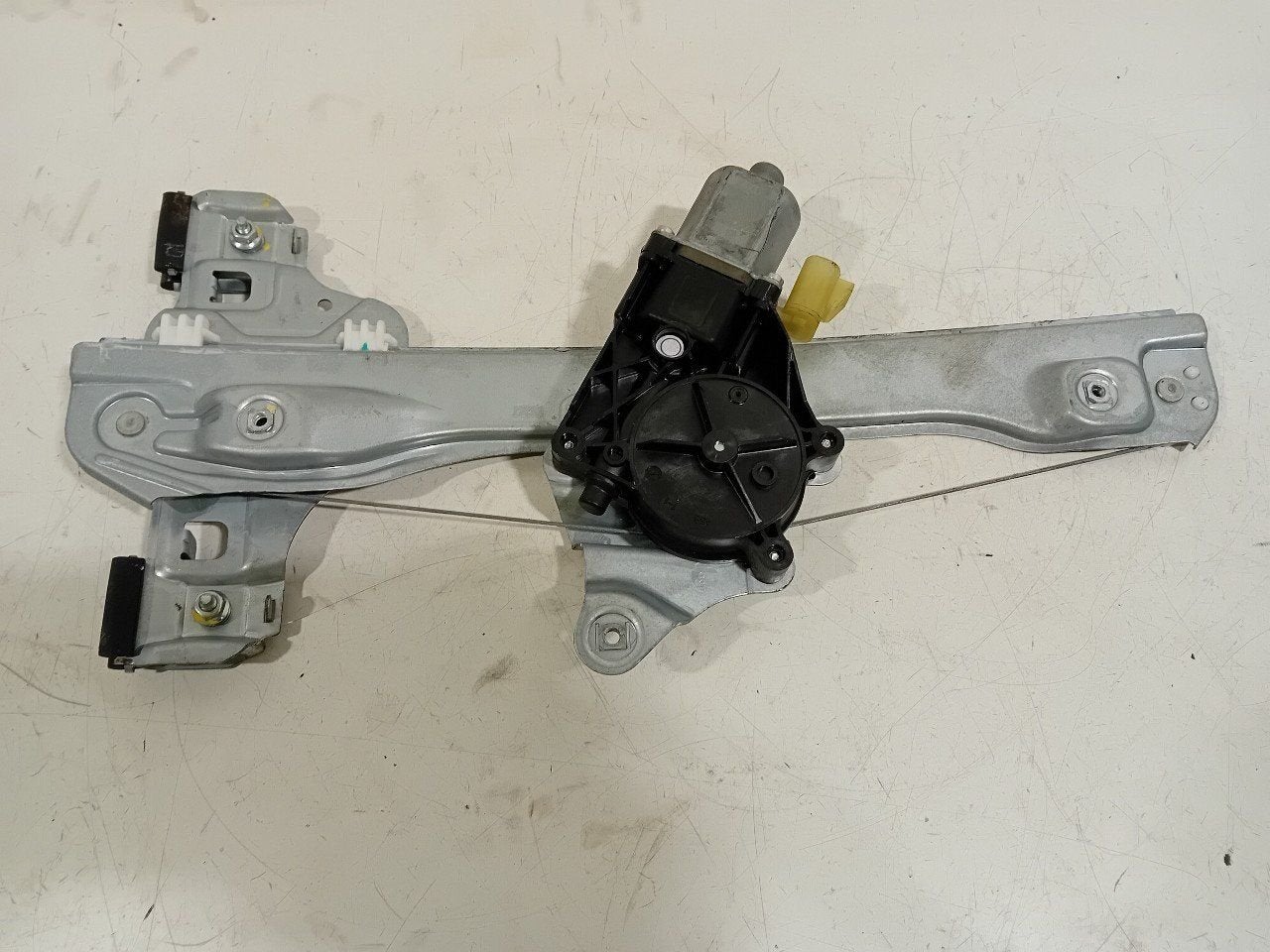 Raammechaniek elektrisch rechts achter Chevrolet Aveo, Onderdelen@venauto.nl, Van der Ven Autorecycling B.V., Gebruikt, Ettenseweg 76, 4706 PB Roosendaal, The Netherlands