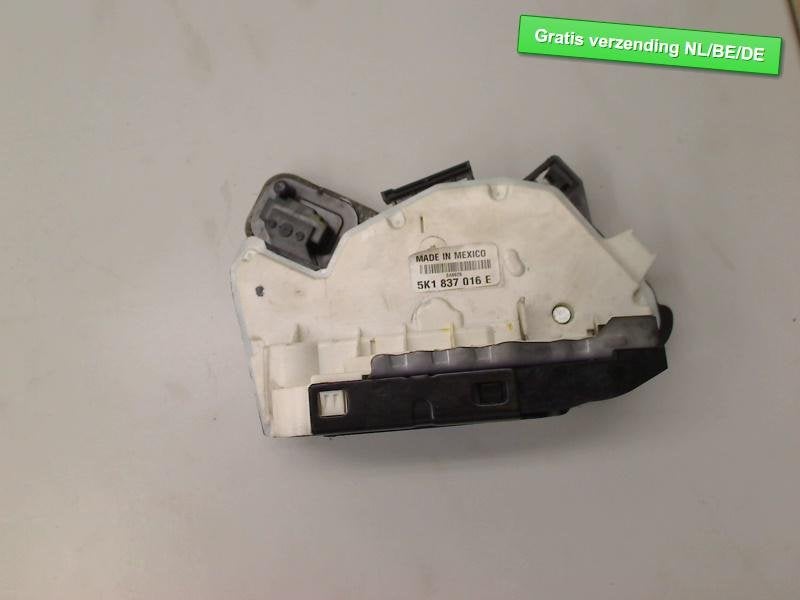 SERRURE DE PORTE MOTEUR AVANT DROIT Volkswagen Jetta I (16), Autos : Pièces & Accessoires, Volkswagen, Volkswagen AG, Utilisé