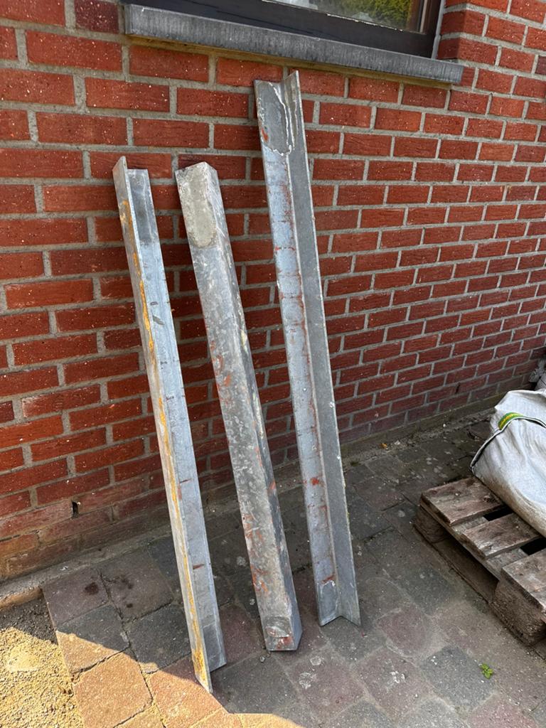3 verzinkte stalen profielen / hoekprofielen 122–140 cm, Doe-het-zelf en Bouw, Ophalen, Gebruikt