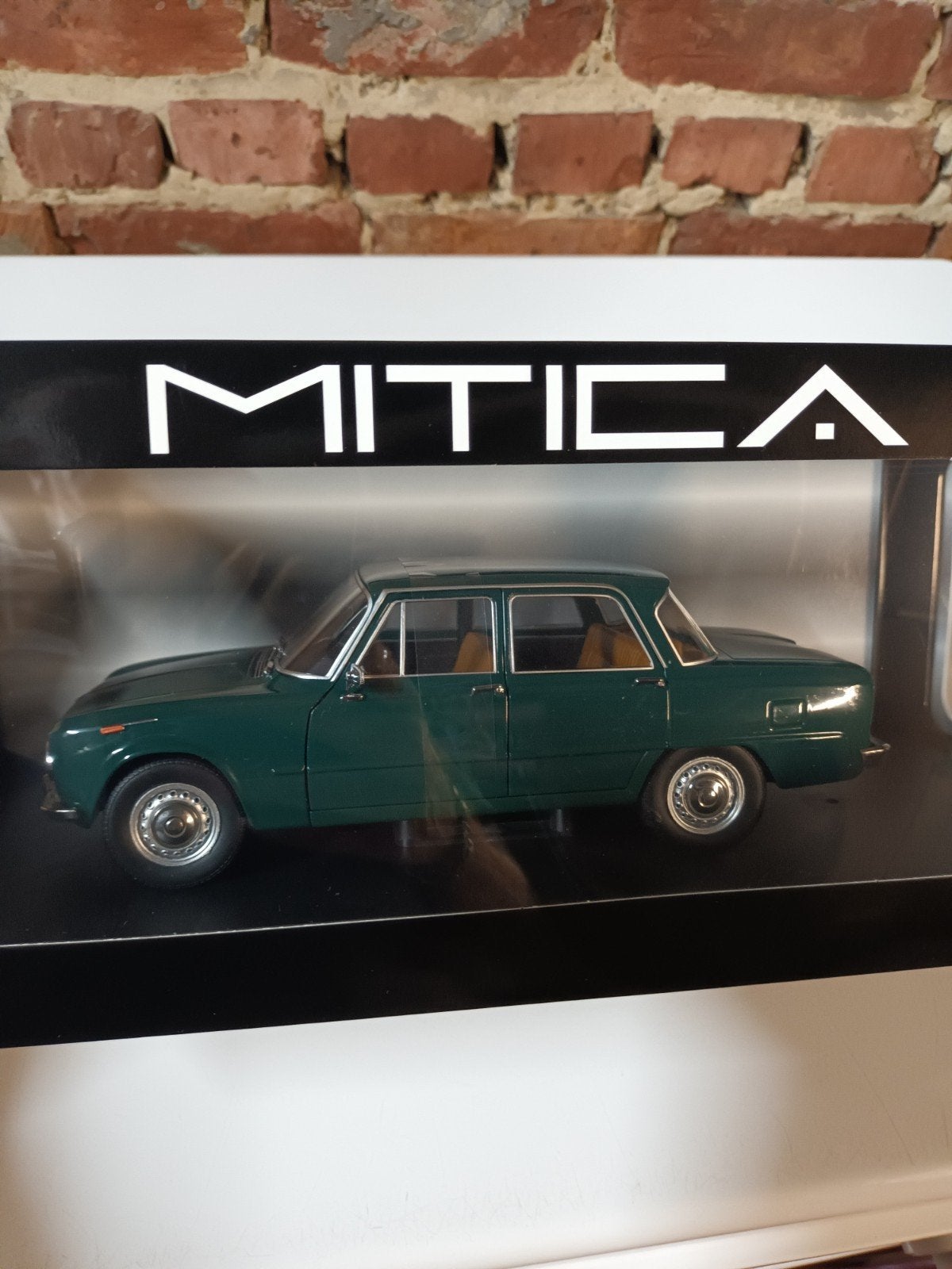 Alfa Romeo Guilia, échelle 1,18, Mitica., Enlèvement ou Envoi