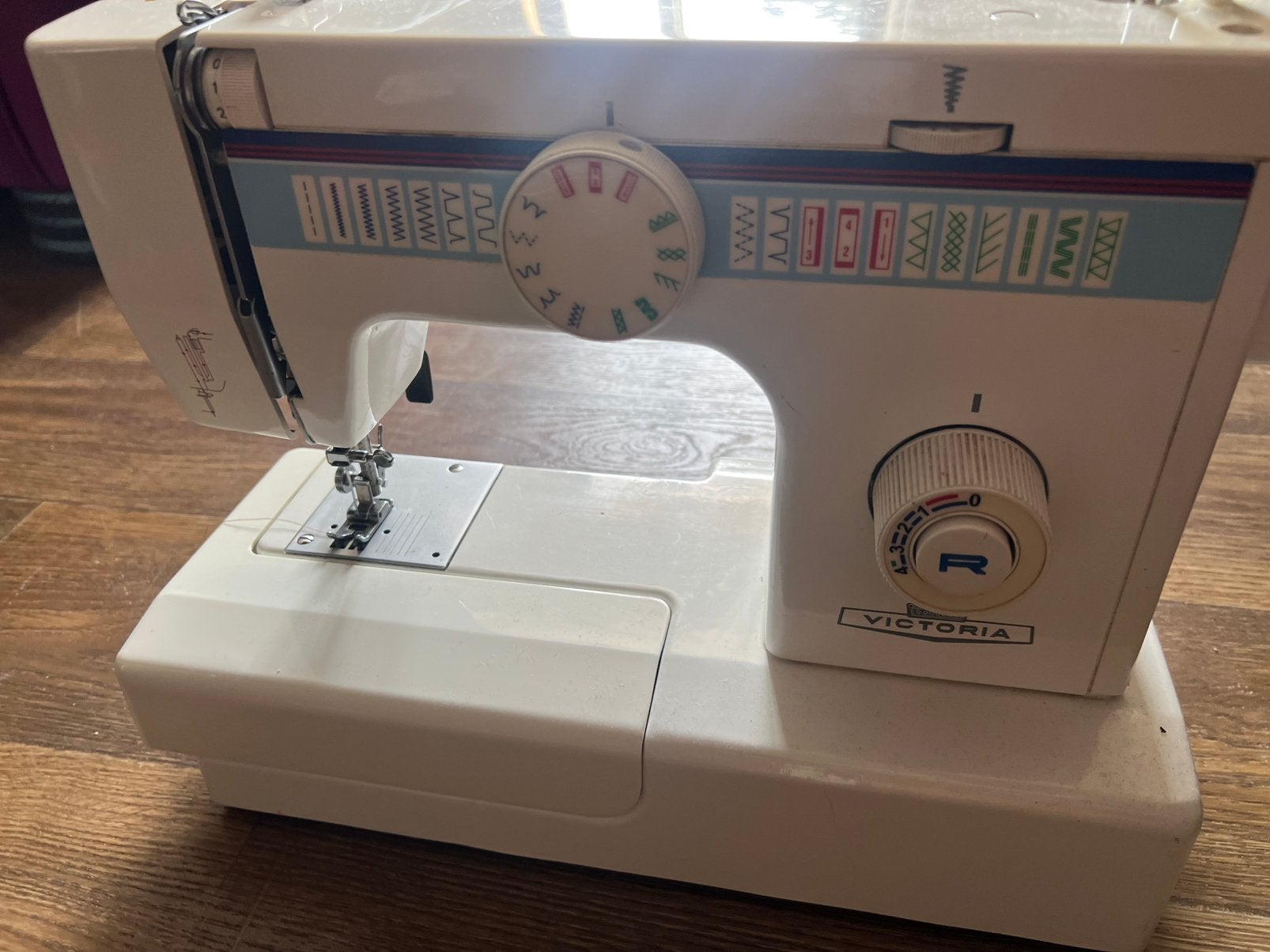 Naaimachines victoria, Hobby en Vrije tijd, Ophalen, Gebruikt, Naaimachine, Overige merken