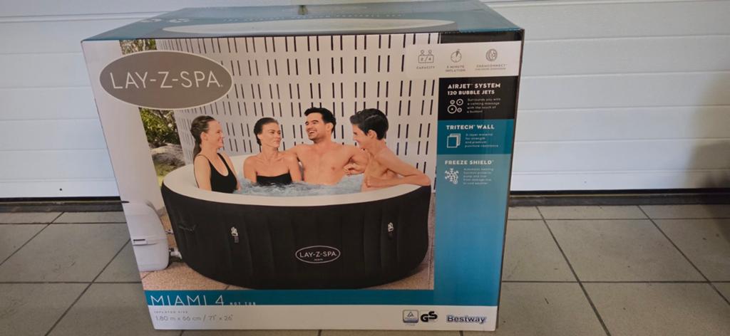 Jacuzzi  neuf jamais déballé, Jardin & Terrasse, Bains à remous et Spas, Enlèvement ou Envoi, Neuf, Pompe, Gonflable