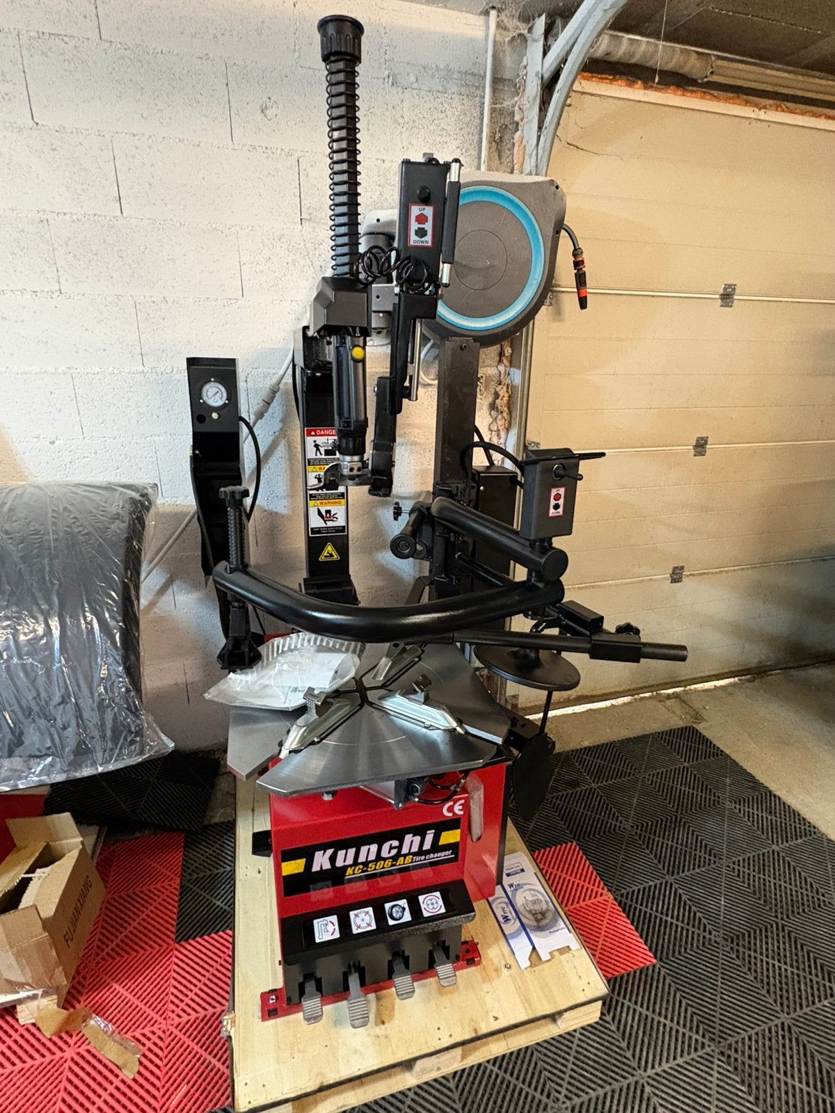 Kunchi kc506AB Machine À Pneus., Bricolage & Construction, Enlèvement, Comme neuf