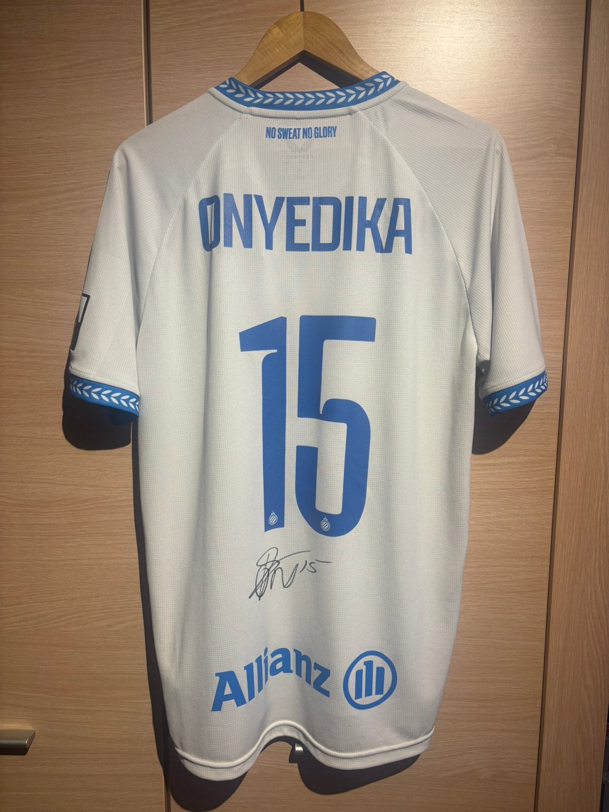 Gesigneerd shirt Club Brugge Raphael Onyedika, Collections, Articles de Sport & Football, Neuf, Maillot, Enlèvement ou Envoi