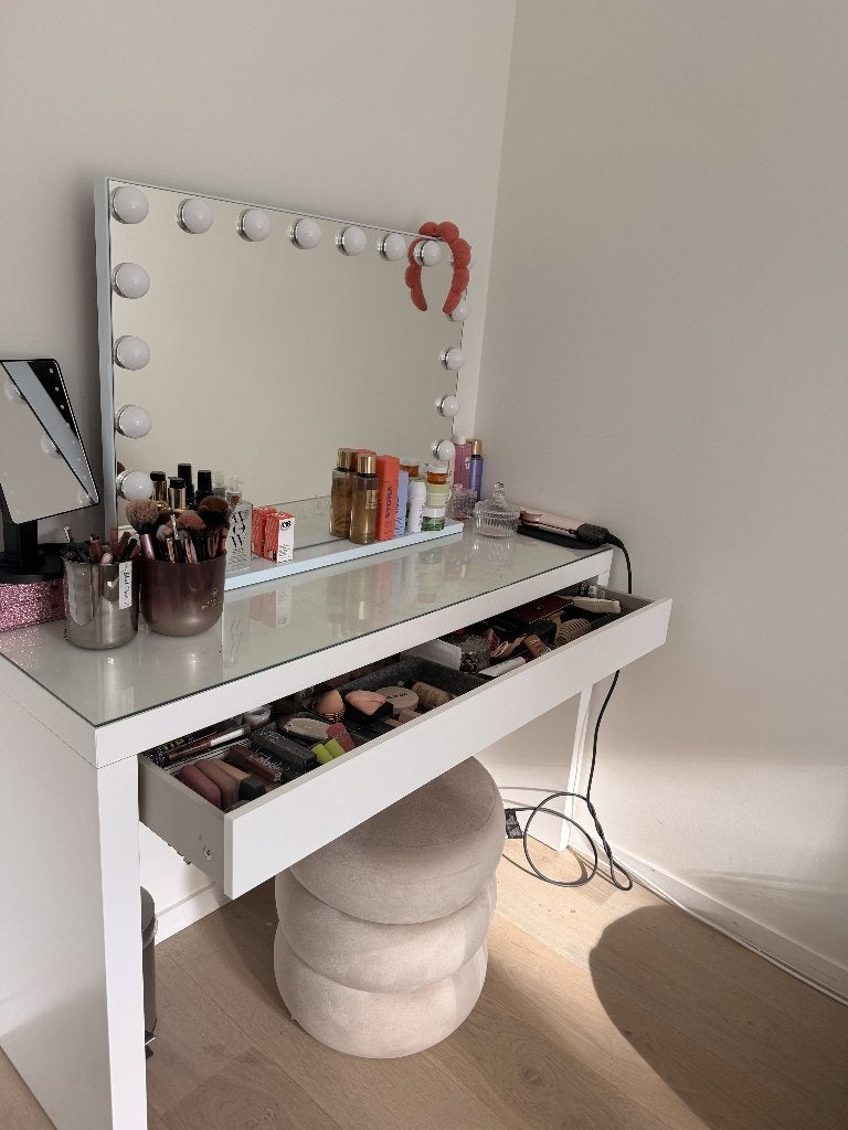 Coiffeuse maquillage, Enlèvement