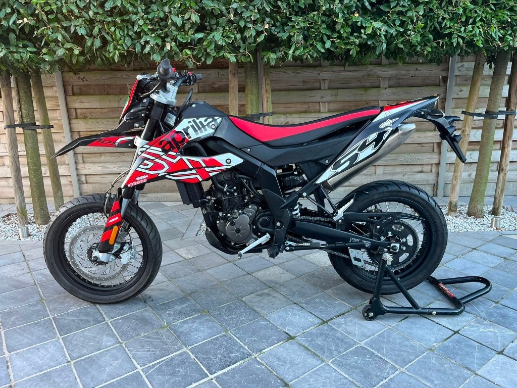 aprillia sx125cc **supermotard **4200km**7/2022**, Entreprise, Jusqu'à 11 kW, Permis Moto A1 minimum, Neuf