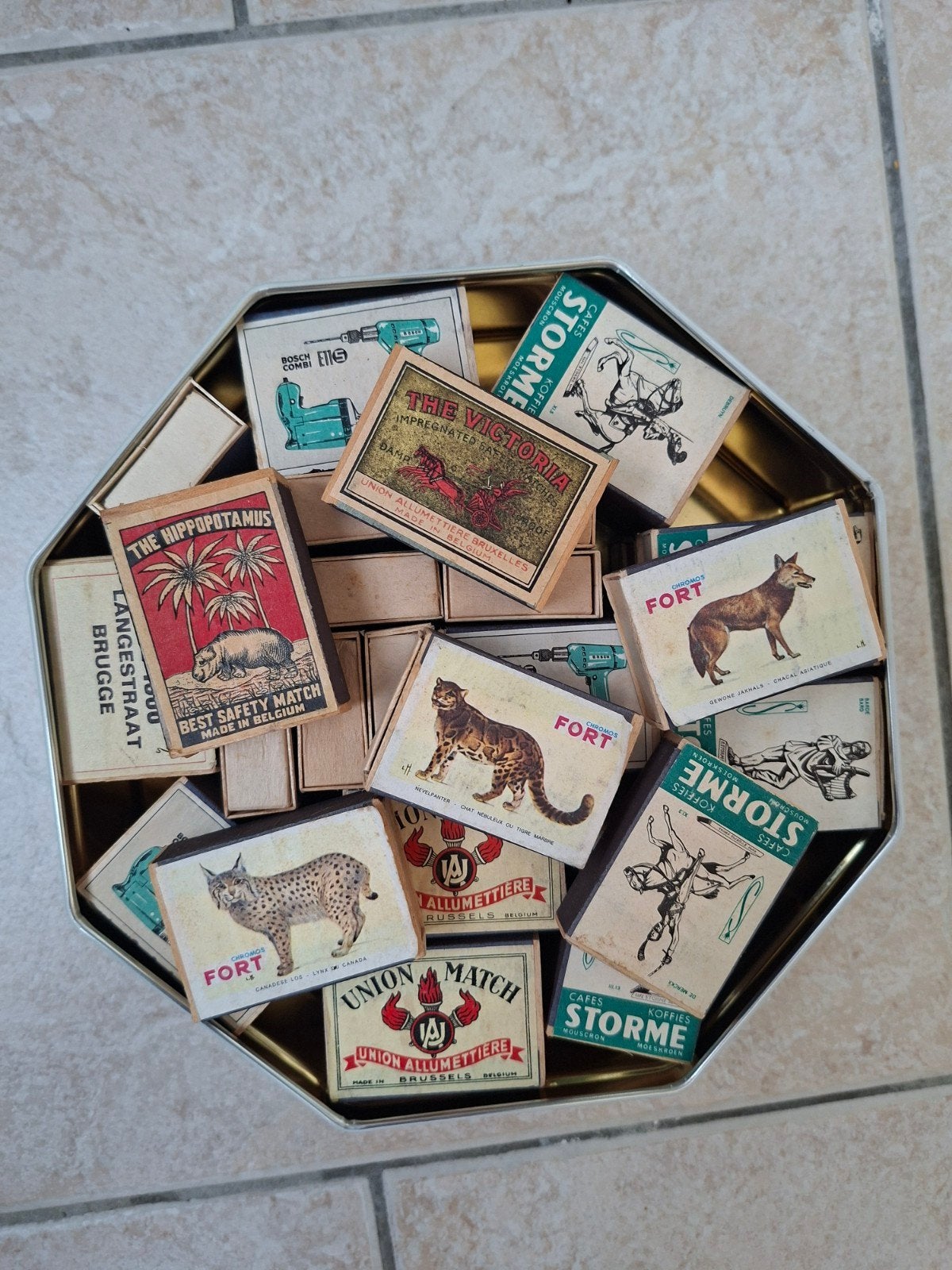 lot oude luciferdoosjes, Ophalen