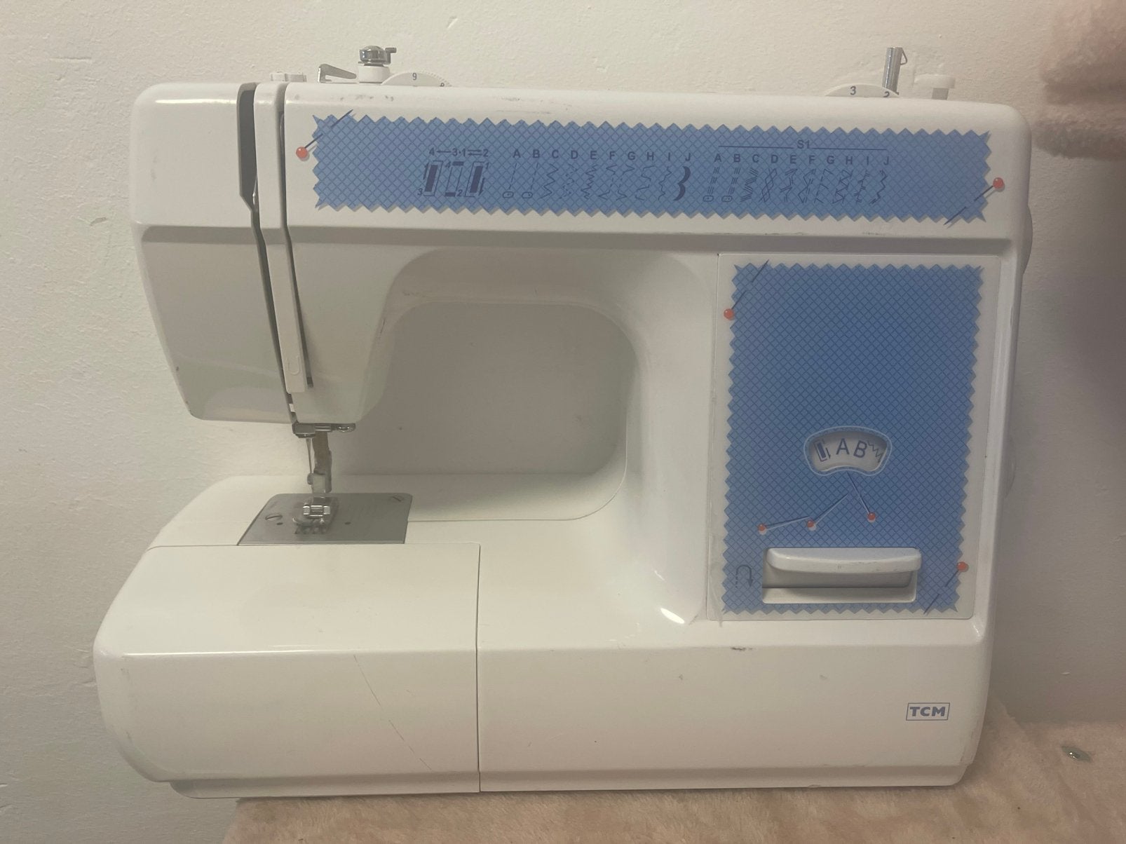 TCM Naaimachine Zo goed als Nieuw, Hobby en Vrije tijd, Naaimachines en Toebehoren, Ophalen, Zo goed als nieuw, Naaimachine