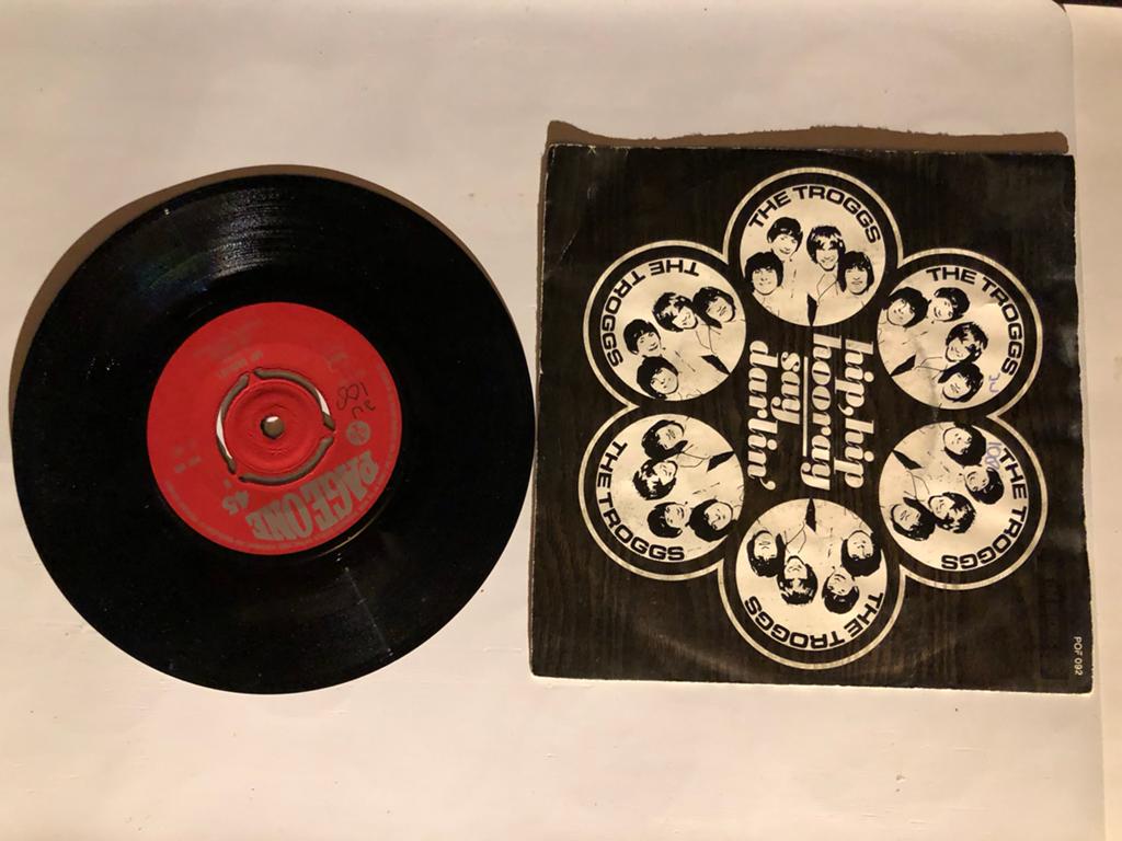 Les Troggs : Hip Hip Hooray (1966), Envoi, Comme neuf