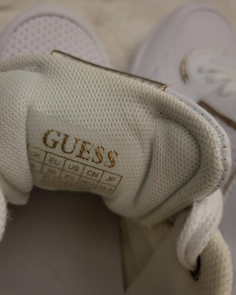 Guess dames, Enlèvement
