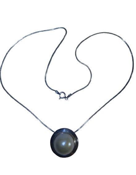 Collier en argent 925 fait main avec une grosse perle Mabe, Neuf, Enlèvement ou Envoi, Avec pendentif, Argent