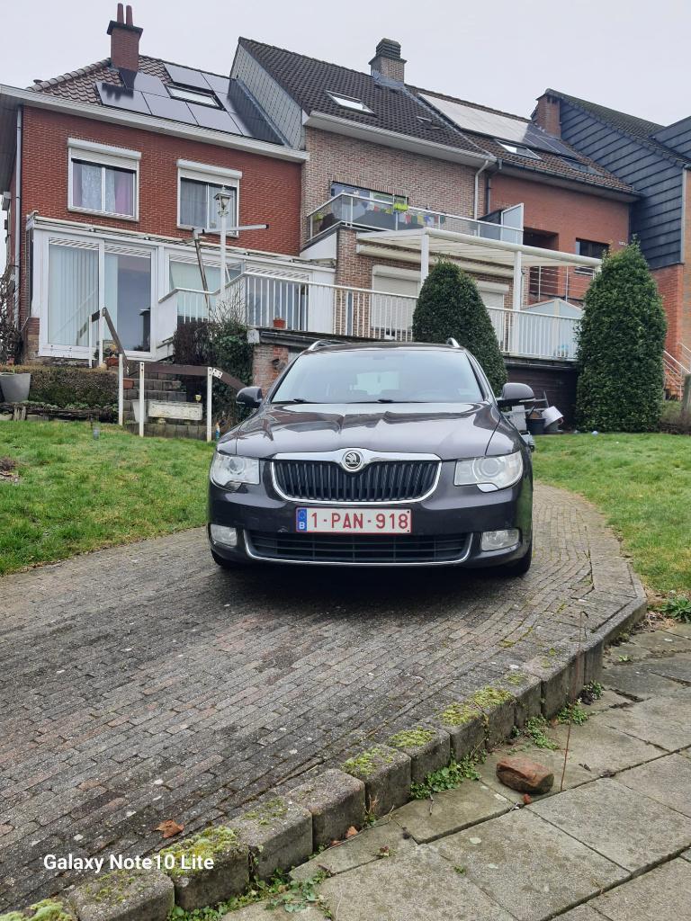 Skoda Superb 1.6 CR TDi - Leder - Zetelverwarming - Trekhaak, Auto's, Skoda, Voorwielaandrijving, Euro 5, 4 cilinders, 1600 cc
