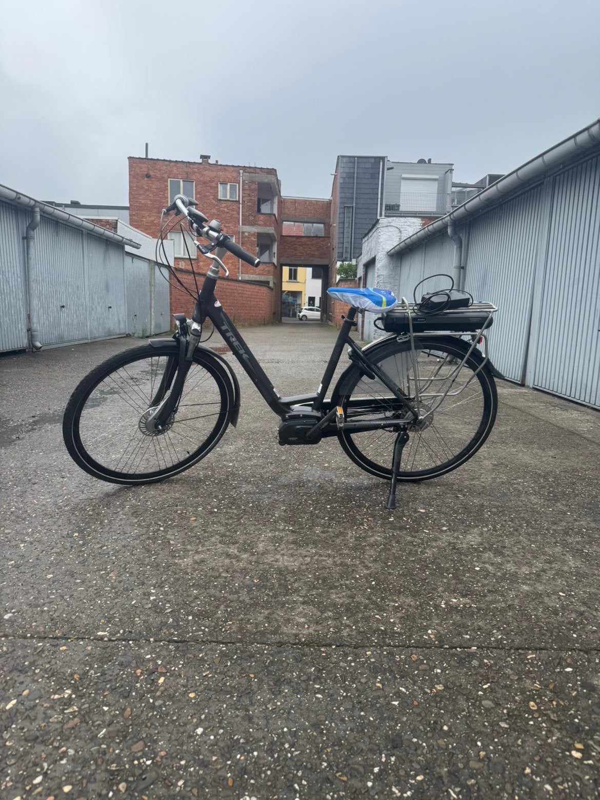 TREK ELEKTRISCHE FIETS MET BAFANG MIDDENMOTOR, Ophalen, Zo goed als nieuw