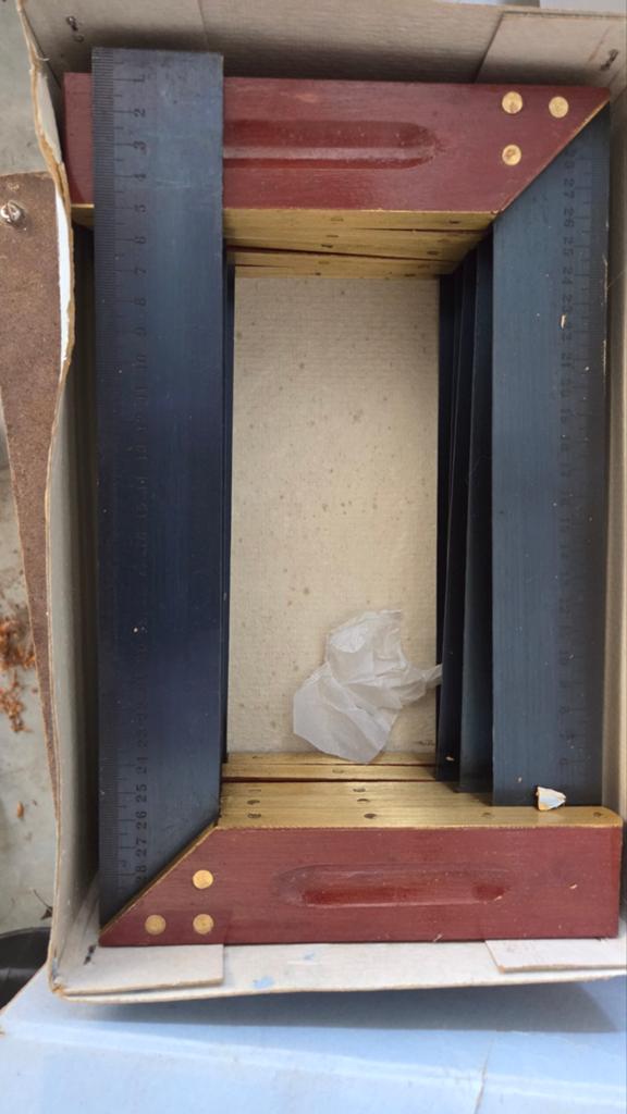 Doos met 12 nieuwe winkelhaken, Ophalen