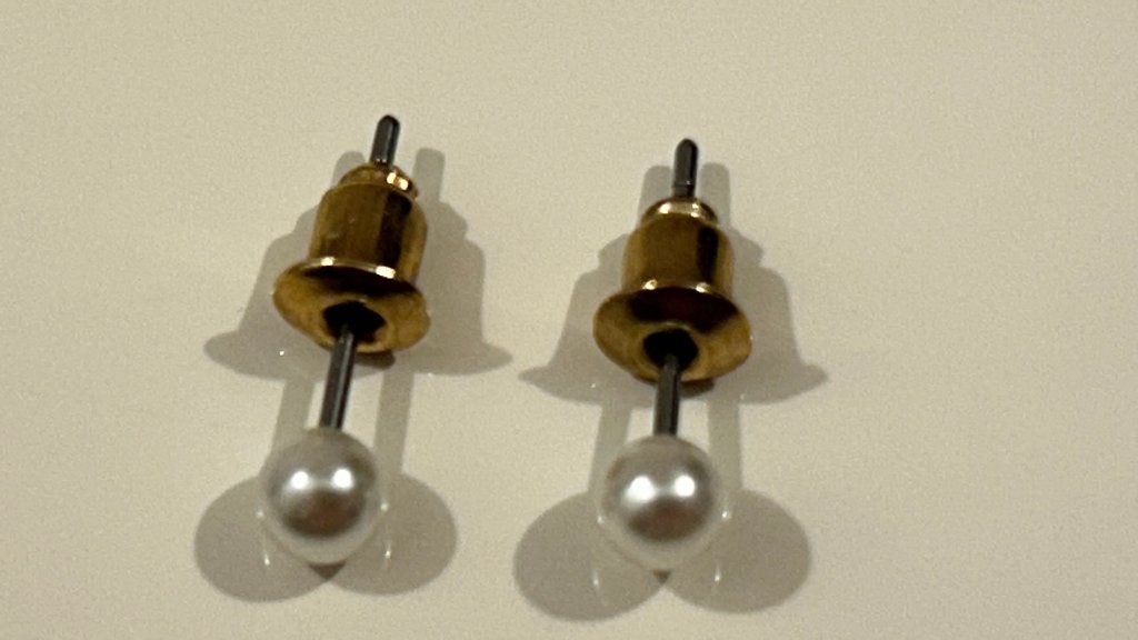 Goudkleurige oorsteker met parel, Ophalen of Verzenden, Nieuw, Goud, Knopjes of Stekers