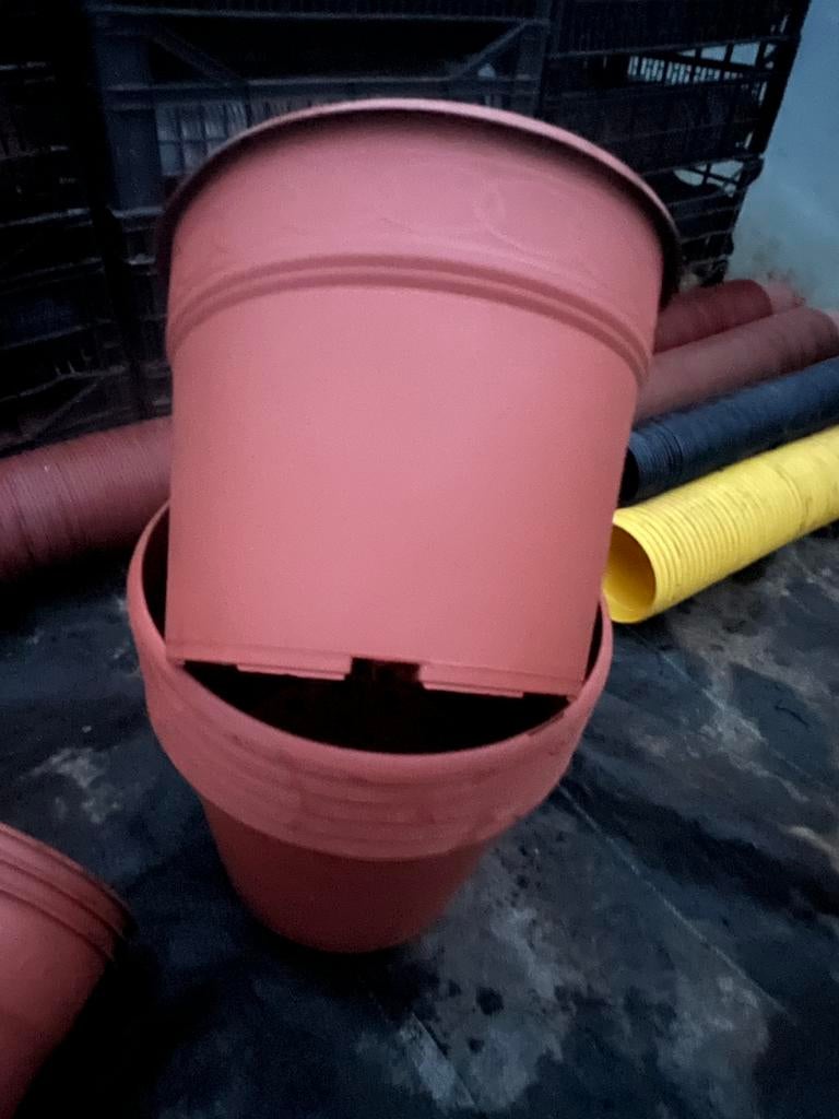stevige kweekpotten 7,5 liter in rode sierplastiek, Tuin en Terras, Kunststof, Rond, Ophalen of Verzenden, Zo goed als nieuw