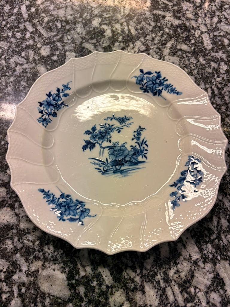 Assiette porcelaine de Tournai, Antiquités & Art, Enlèvement ou Envoi