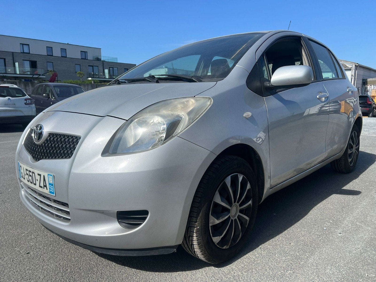 TOYOTA YARIS 1.3 I AUTOMATIQUE, Argent ou Gris, Achat, Climatisation automatique, Entreprise