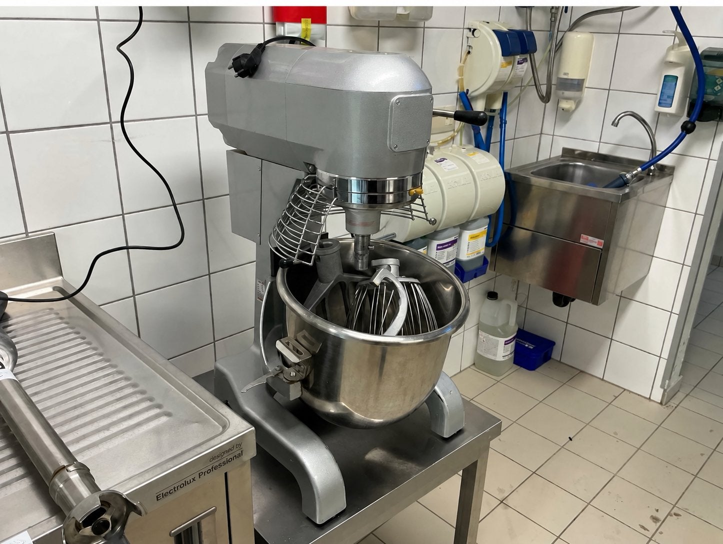 Batteur-mélangeur Diamond 20 L avec table inox