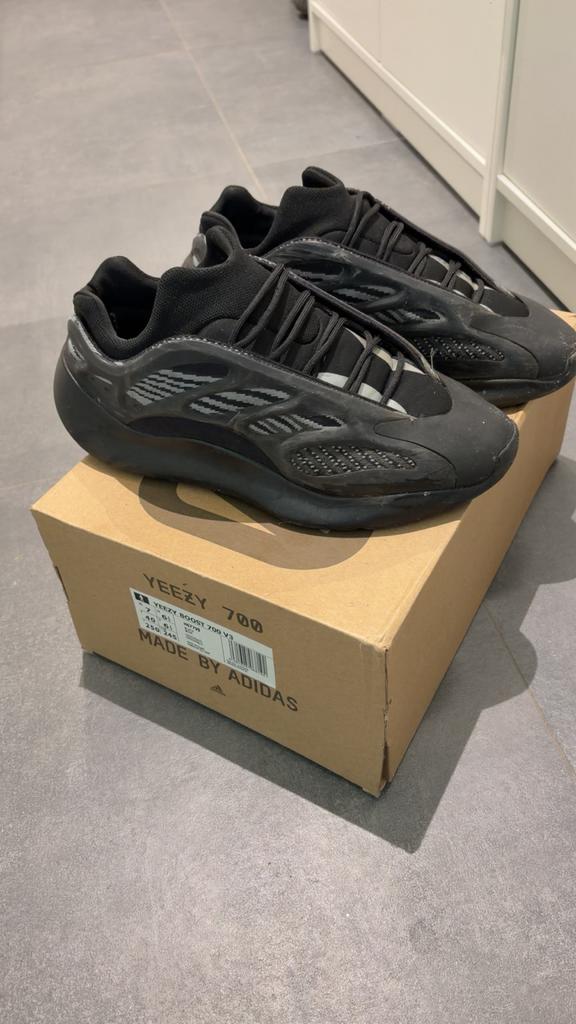 Yeezy 700 v3, Vêtements | Hommes, Chaussures, Enlèvement, Porté, Chaussures de sport, Noir
