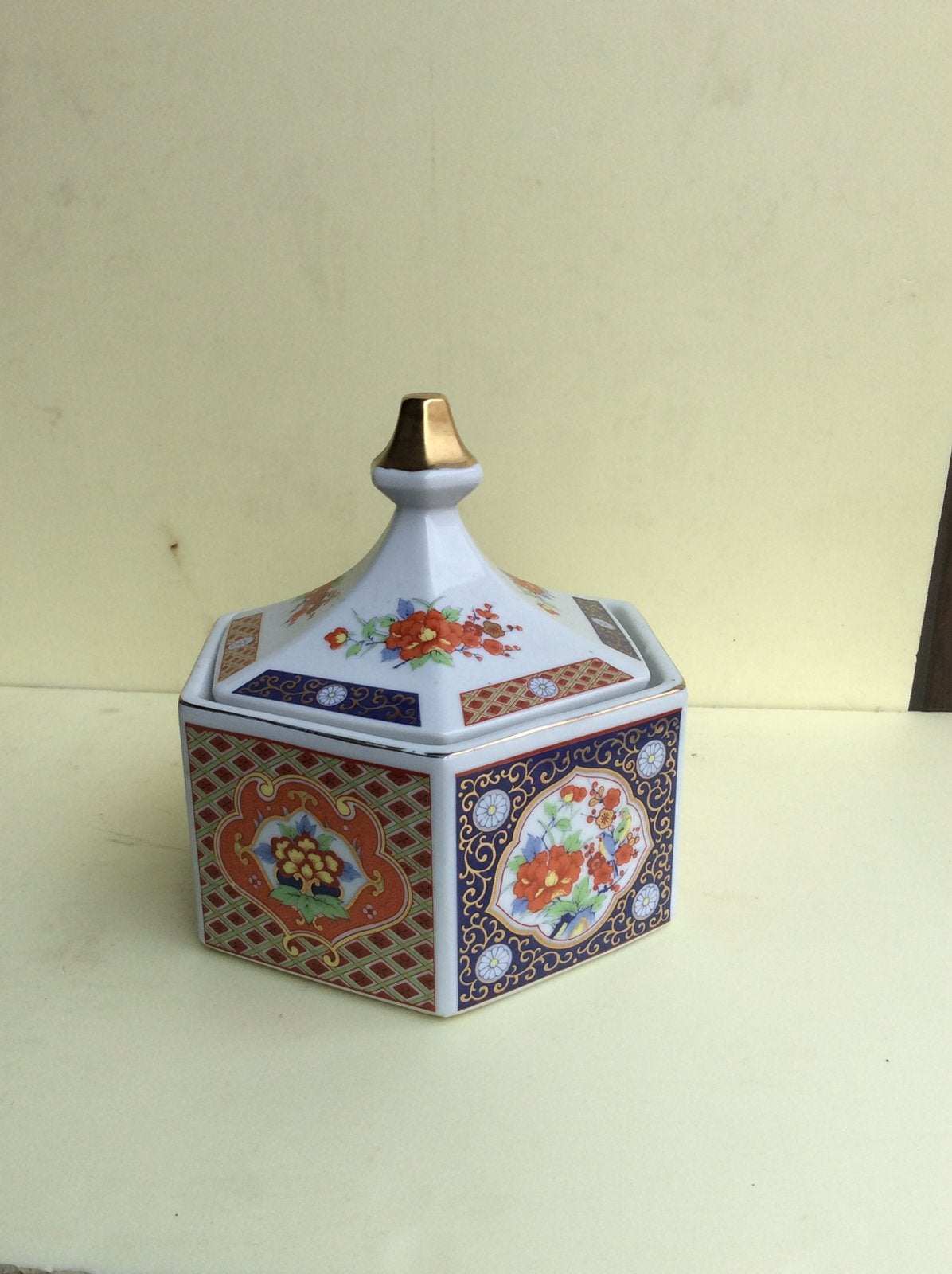 Pot ancien au look moderne, Enlèvement