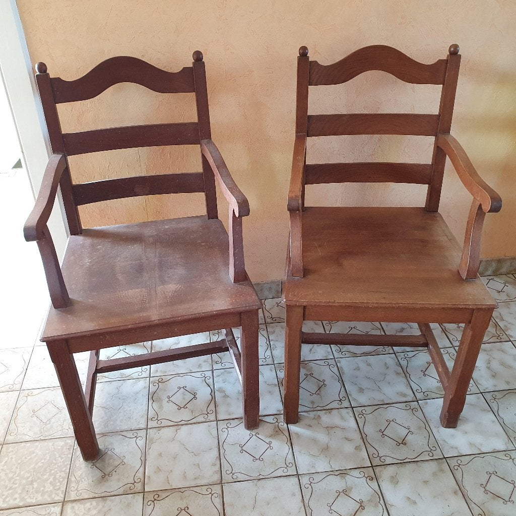 Landelijke stoel/fauteuil van massief hout met armleuningen, Ophalen