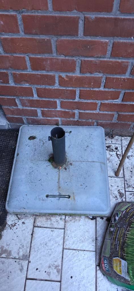 Voet voor parasol uit beton.  Dia =5,5cm, Tuin en Terras, Ophalen