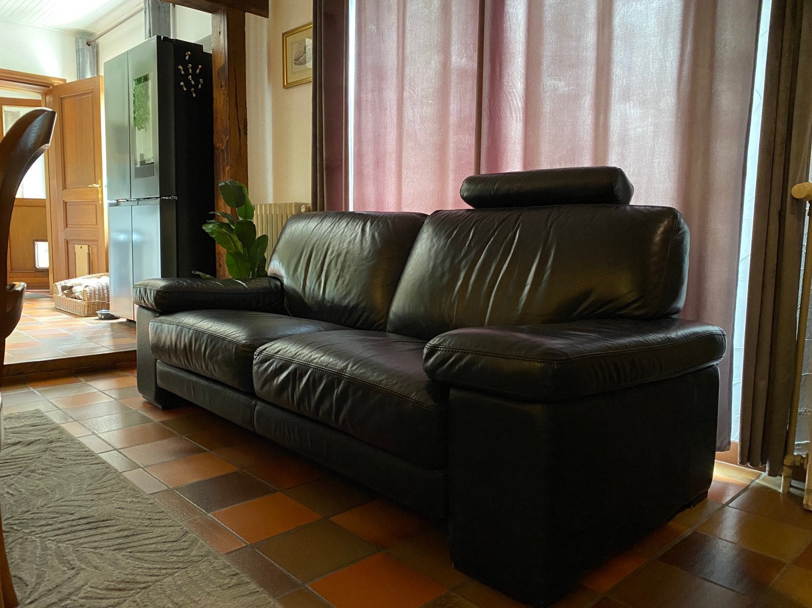 Gratis zwarte lederen 3-zit, Maison & Meubles, 200 à 250 cm, Banc droit, Enlèvement, Utilisé