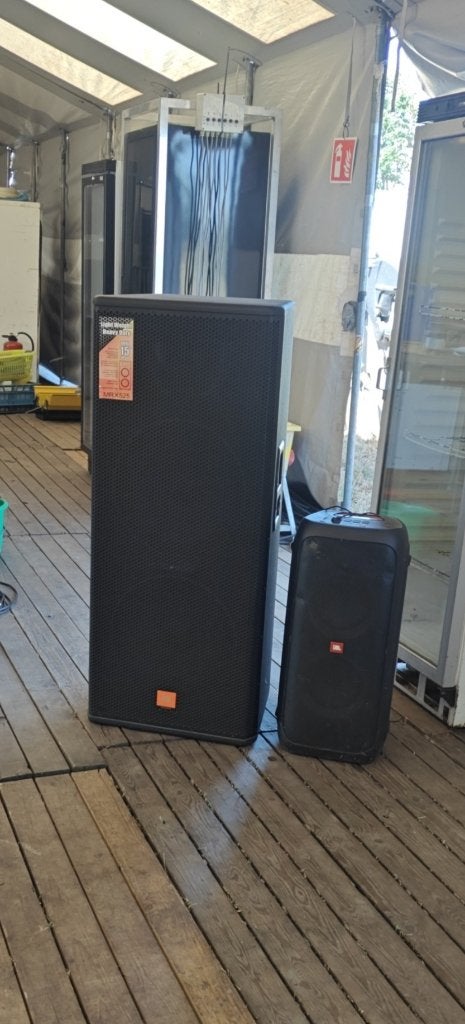 GEZOCHT: 1x JBL MRX 525 topkast, Audio, Tv en Foto, Stereo speakers, JBL, Zo goed als nieuw, Ophalen