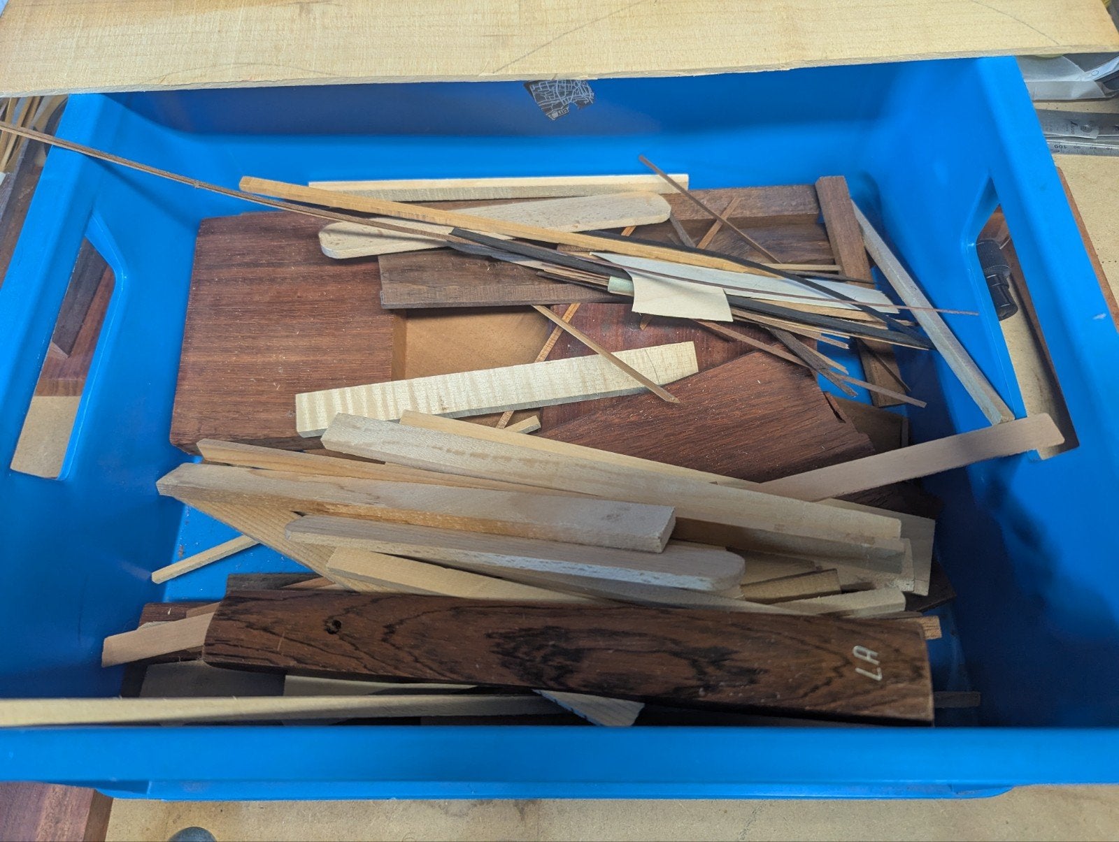 lot hout en mallen voor gitaren etc, Ophalen of Verzenden
