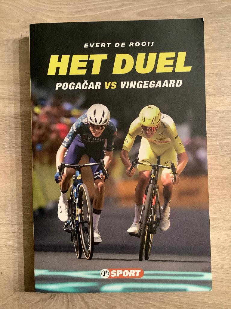 Het duel - Pogačar vs Vingegaard, Lopen en Fietsen, Ophalen of Verzenden, Zo goed als nieuw, Evert de rooij