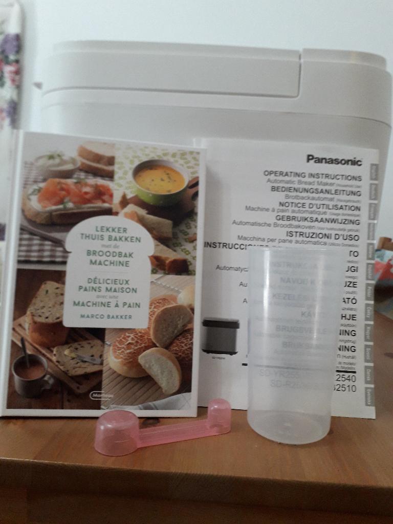 MACHINE A PAIN PANASONIC B2510, 400 à 800 grammes de pâte, Enlèvement, Comme neuf, Avec minuteur