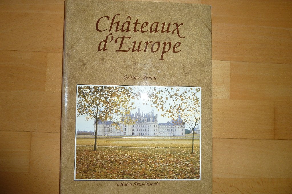 Châteaux d'Europe Livre ARTIS, Livres, Enlèvement, Comme neuf, Album d'images