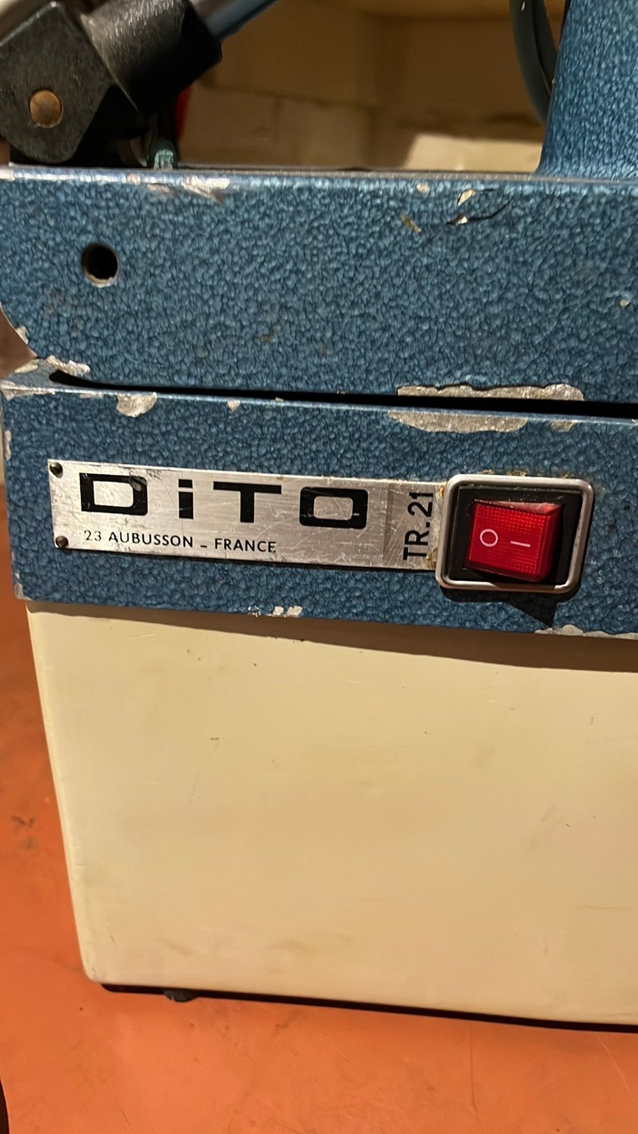 Dito Sama tr21, Enlèvement