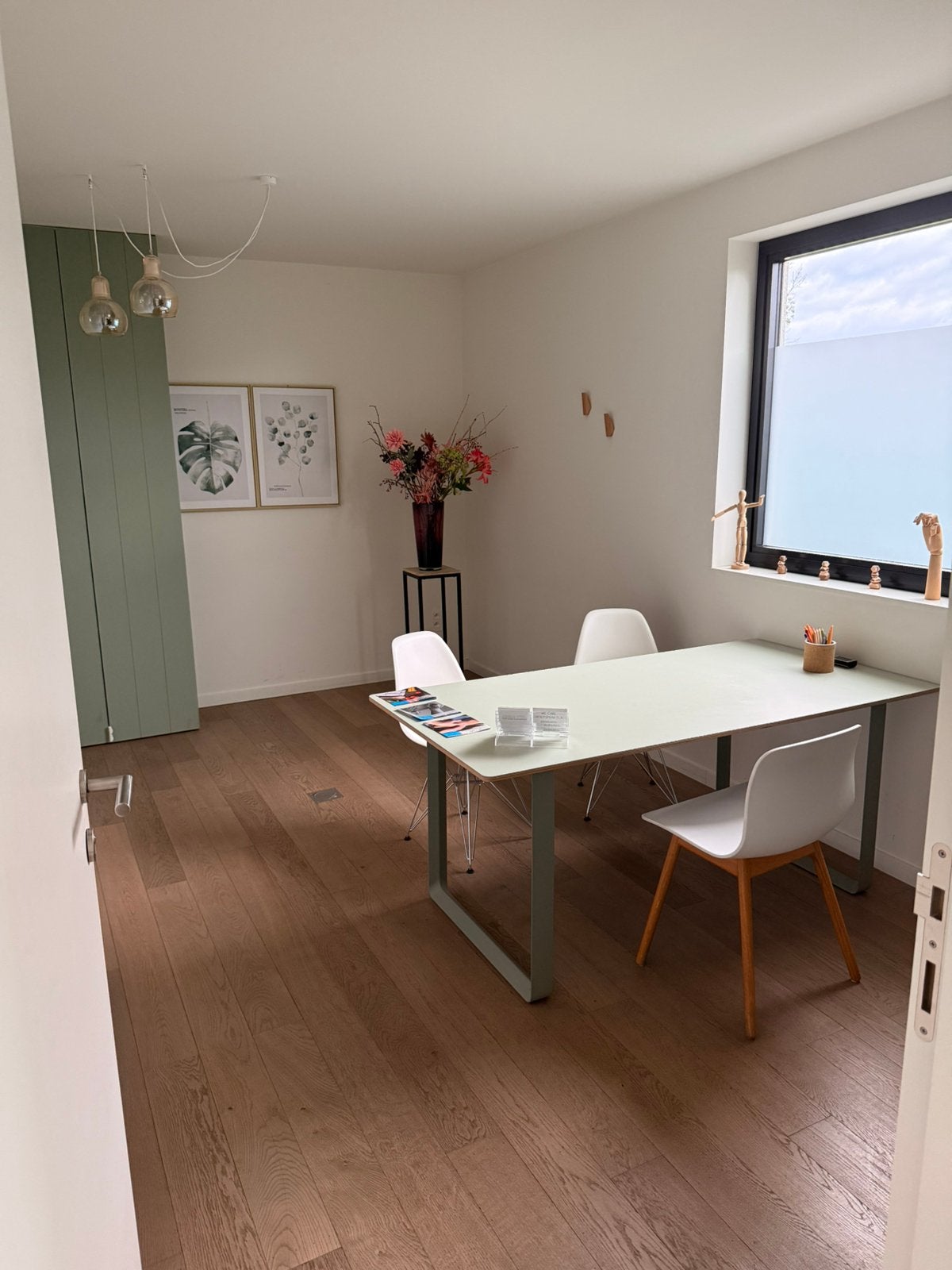 Muuto Design Bureau – Groen / Saliegroen – Topstaat, Immo, Appartementen en Studio's te huur, Provincie Oost-Vlaanderen